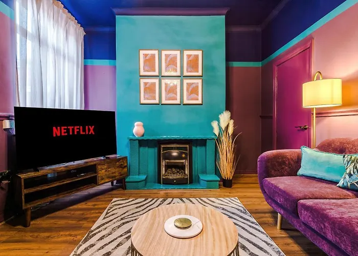 펜션 Spacious And Modern 5 Bedroom House *