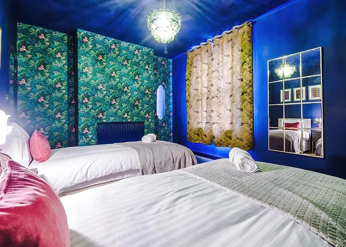 Spacious And Modern 5 Bedroom House * 맨체스터