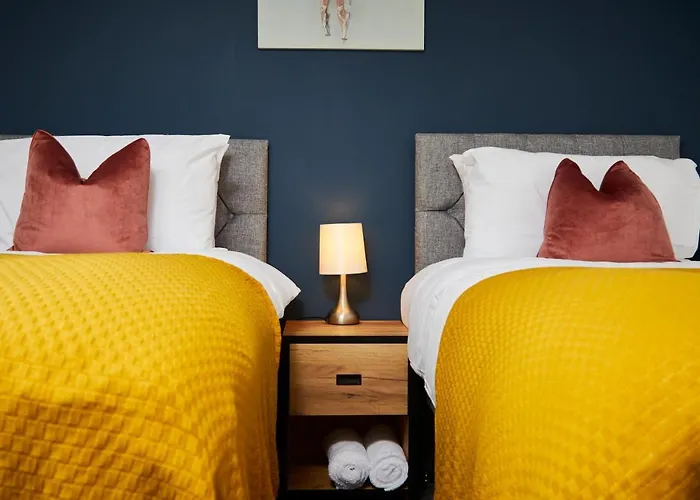 Fabulous 5 Bed House W Parking *