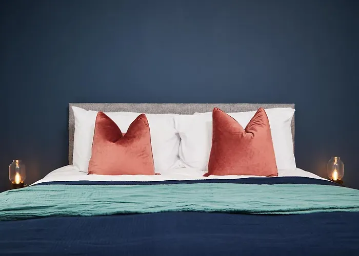 Fabulous 5 Bed House W Parking *