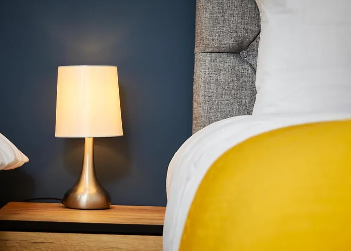 Fabulous 5 Bed House W Parking *