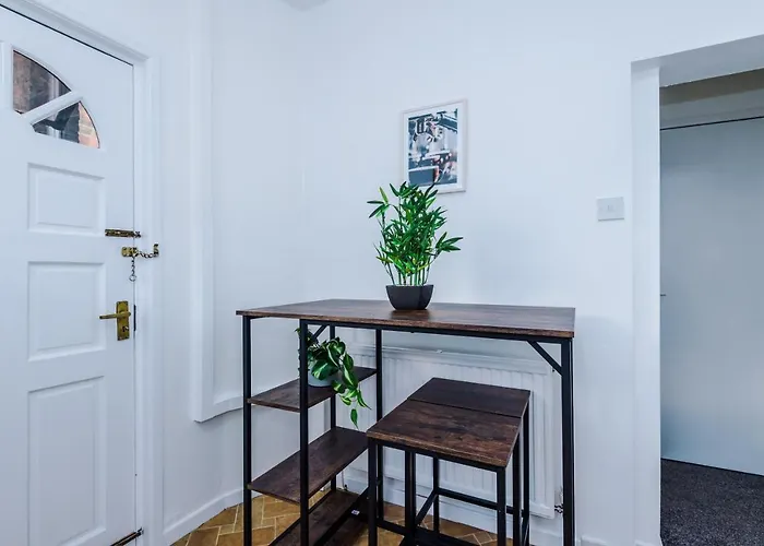 Spacious 4 Bed With Parking 펜션