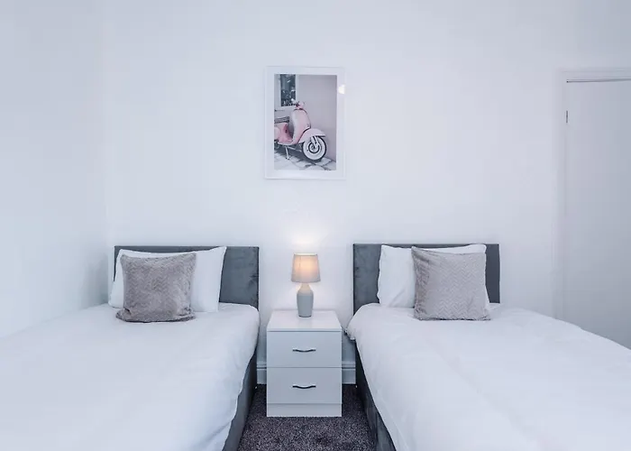 Spacious 4 Bed With Parking Prázdninový dům *