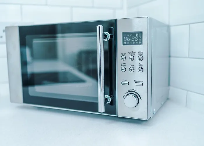 Spacious 4 Bed With Parking 펜션