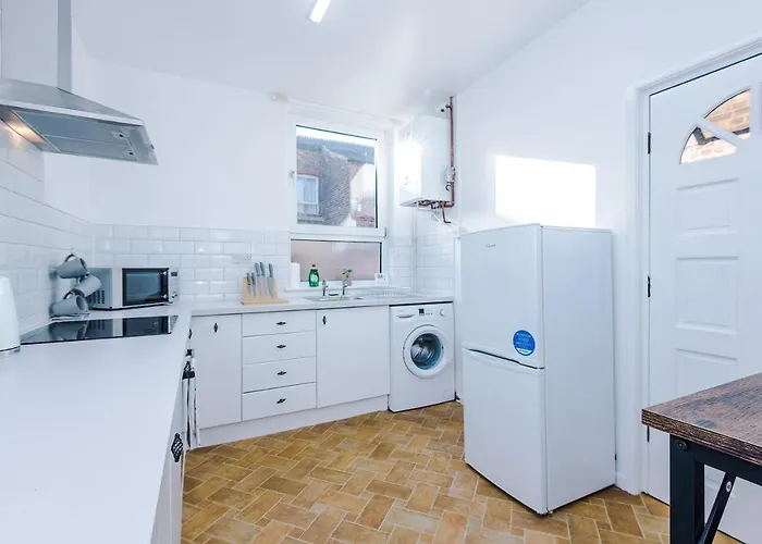 Spacious 4 Bed With Parking 펜션 맨체스터