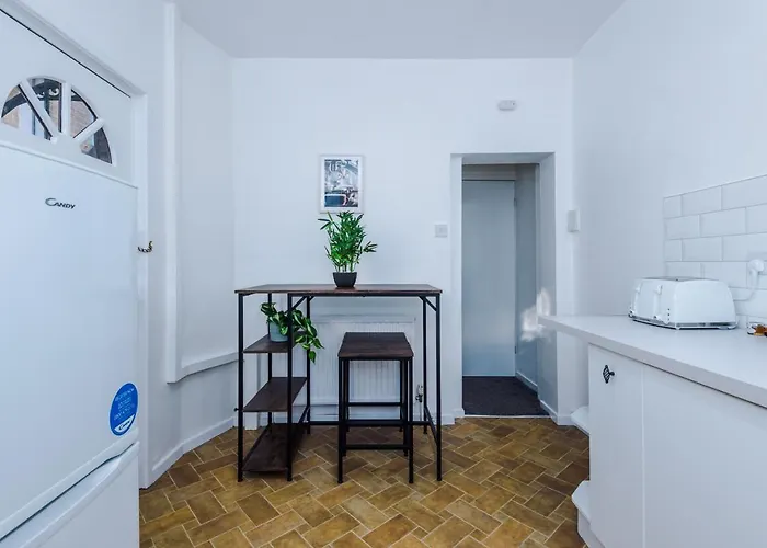 Spacious 4 Bed With Parking 펜션 맨체스터