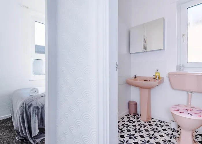 펜션 Spacious 4 Bed With Parking *