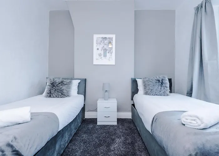 Prázdninový dům Spacious 4 Bed With Parking