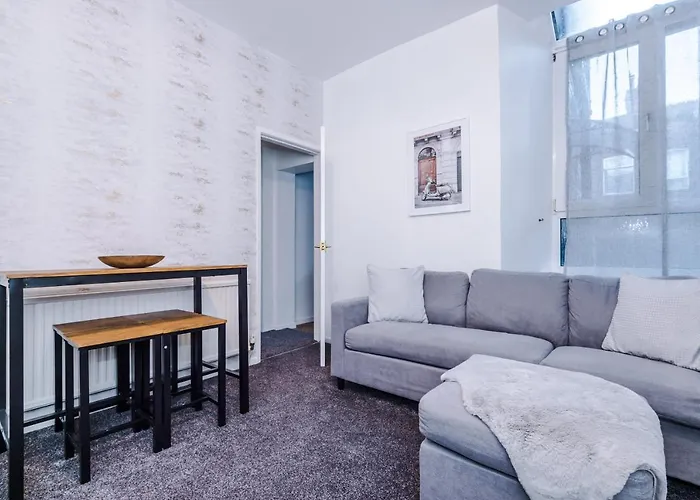 Prázdninový dům Spacious 4 Bed With Parking Manchester