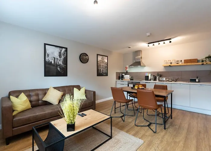 High Street Town House 4*