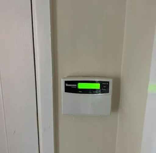 New Getaway - Free Gated Parking With Fob 公寓