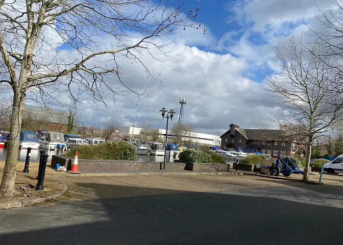 Marine Viewing 2 Bedrooms Flat 맨체스터