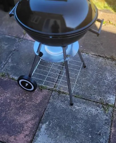 Entire 2 Bedroom House - * Manchester