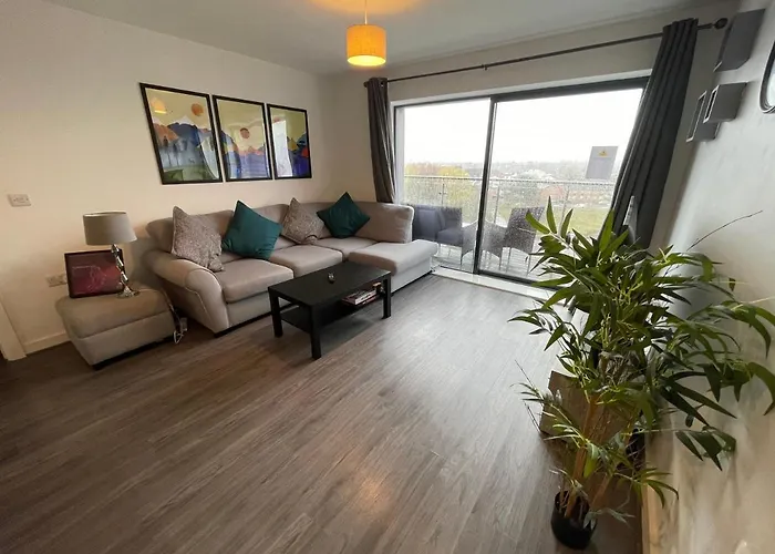 Balcony Marina With Skyline Views - Free Secure Parking Apartment Manchester