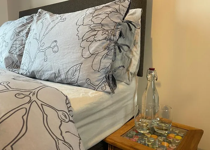 Balcony Marina With Skyline Views - Free Secure Parking