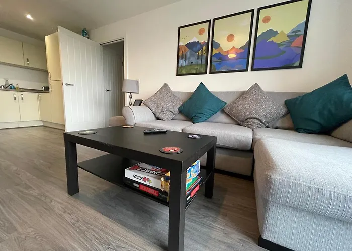 Apartment Balcony Marina With Skyline Views - Free Secure Parking Manchester