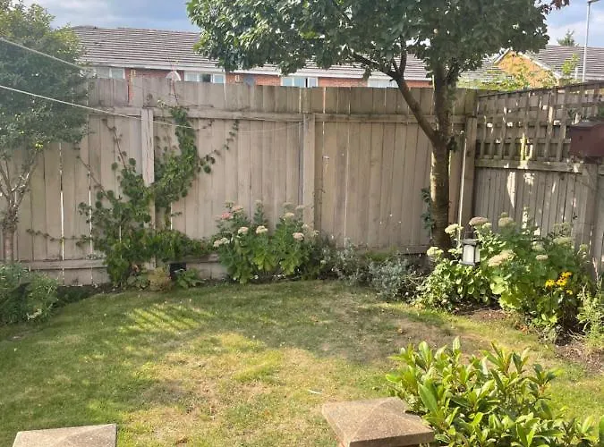 2 Bedroom House With Garden *