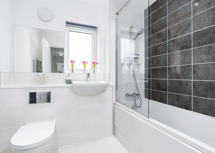 Dom wakacyjny 4 Bedroom, 3 Bathroom Walking Distance To Centre *