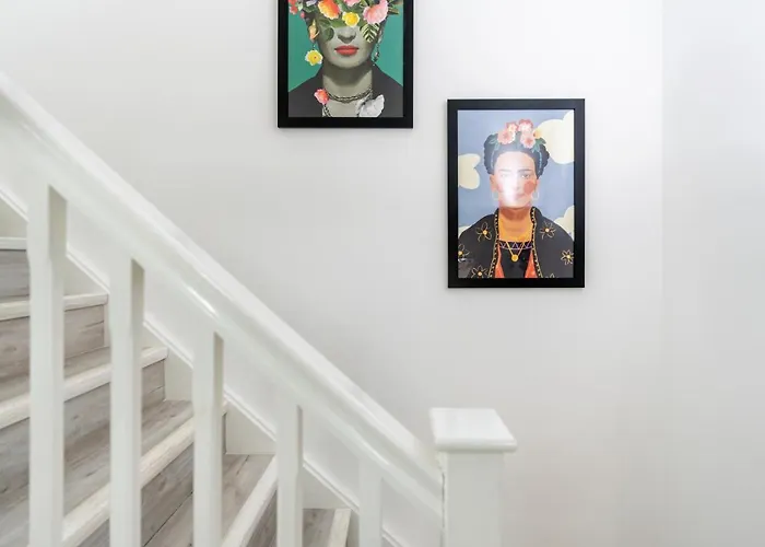 4 Bedroom, 3 Bathroom Walking Distance To Centre Dom wakacyjny Manchester