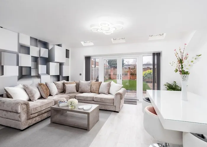 4 Bedroom, 3 Bathroom Walking Distance To Centre Сasa de vacaciones