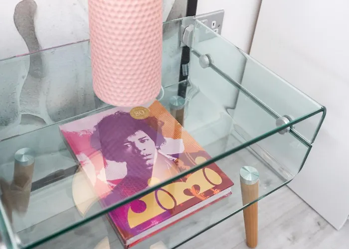 4 Bedroom, 3 Bathroom Walking Distance To Centre