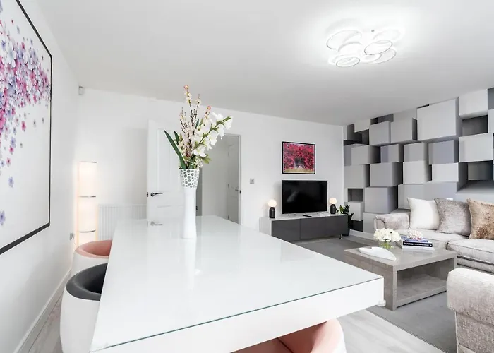 بيت للعطل 4 Bedroom, 3 Bathroom Walking Distance To Centre مانشستر