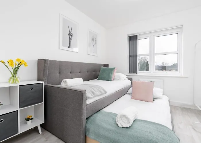 4 Bedroom, 3 Bathroom Walking Distance To Centre Сasa de vacaciones *