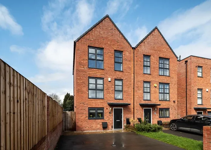 4 Bedroom, 3 Bathroom Walking Distance To Centre Dom wakacyjny *