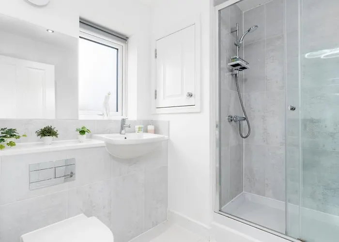 4 Bedroom, 3 Bathroom Walking Distance To Centre Dom wakacyjny Manchester