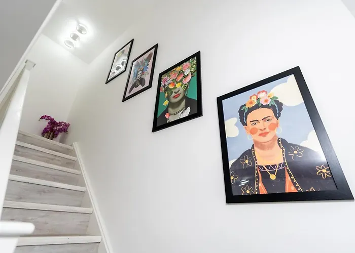 4 Bedroom, 3 Bathroom Walking Distance To Centre *