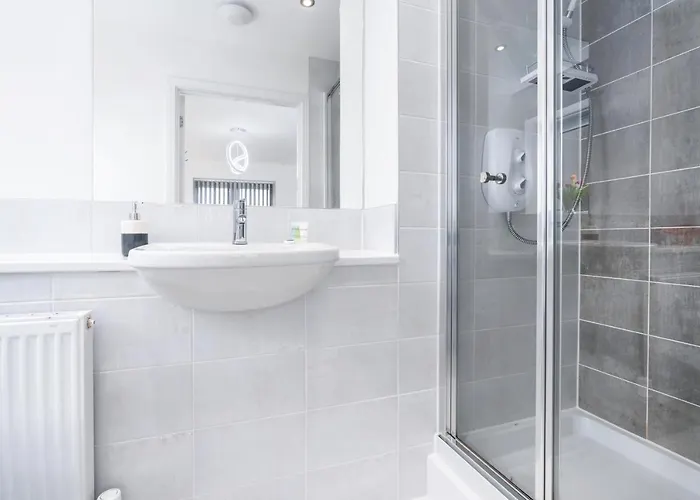 4 Bedroom, 3 Bathroom Walking Distance To Centre بيت للعطل