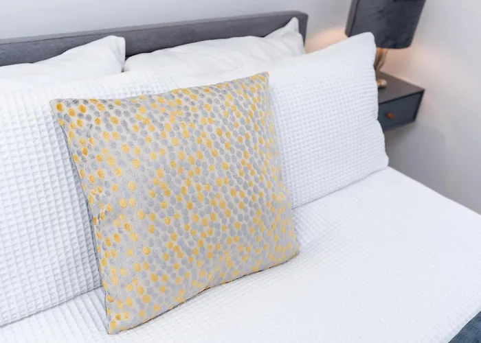 Dom wakacyjny 4 Bedroom, 3 Bathroom Walking Distance To Centre *