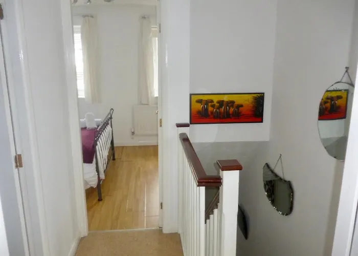 2 Bedroom House With Garden Manchester