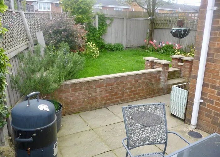2 Bedroom House With Garden Casa vacanze Manchester