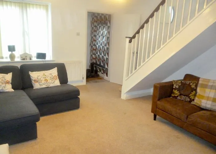 2 Bedroom House With Garden Manchester