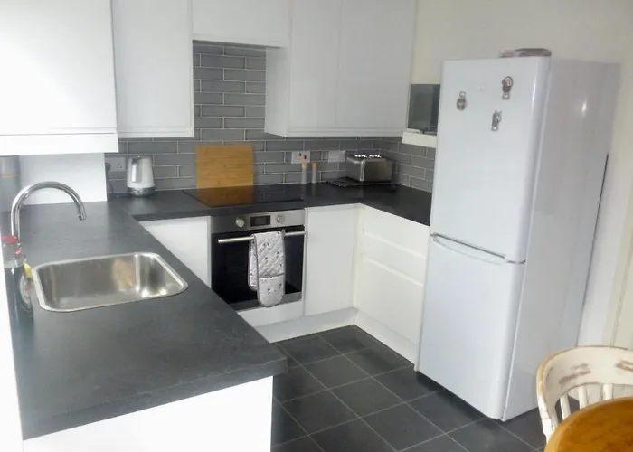 2 Bedroom House With Garden Ferienhaus *