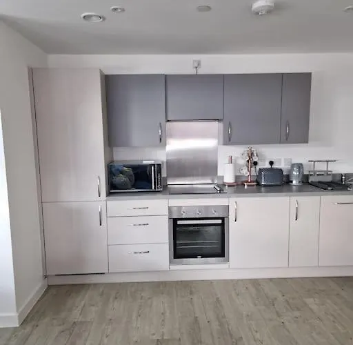 Luxury 2 Bed, 2 Bath - The Quays *