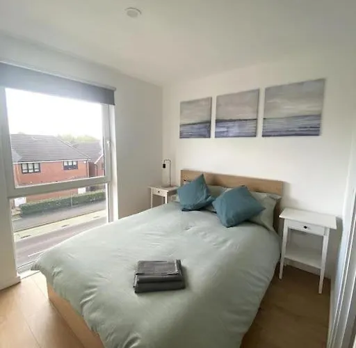 Fresh 2 Bedroom Flat Close To Center Camp Street