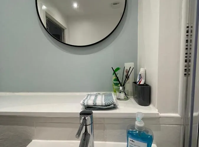 Balcony Marina With Skyline Views - Free Secure Parking Manchester