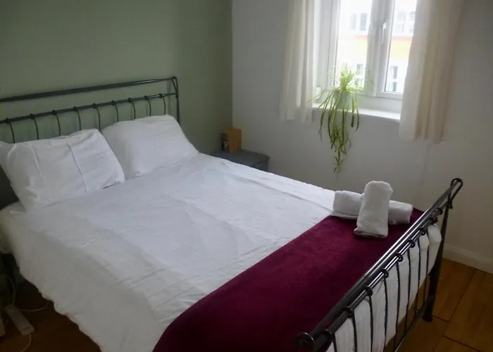 2 Bedroom House With Garden Casa vacanze Manchester