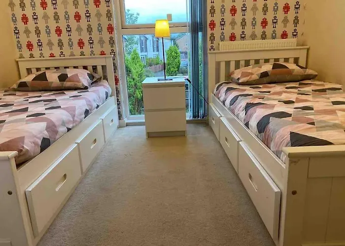 Dom wakacyjny Cosy House Near Centre And Football Stadium *