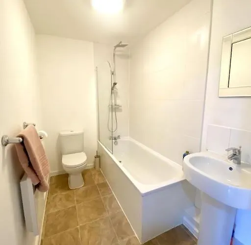 Fresh 2 Bedroom Flat Close To Center Camp Street Apartmán *