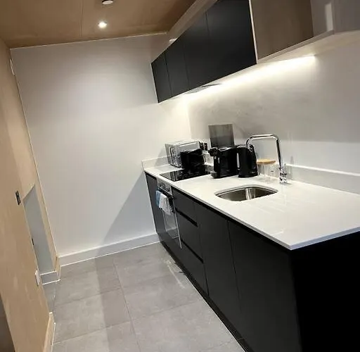 2 Bedroom In Salford