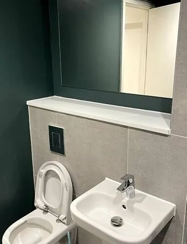 2 Bedroom In Salford Apartment *