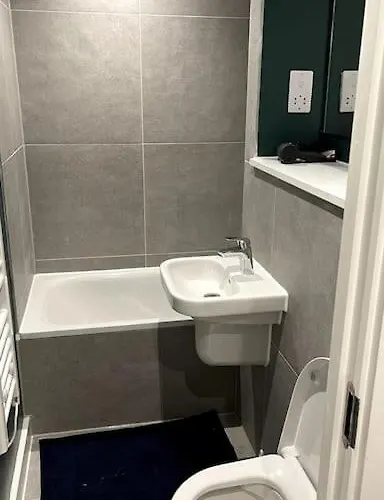 Apartment 2 Bedroom In Salford