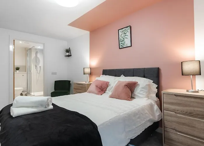 Living Penthouse With Parking * Manchester