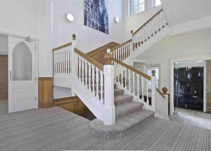 Stableford Hall - Stunning Manchester