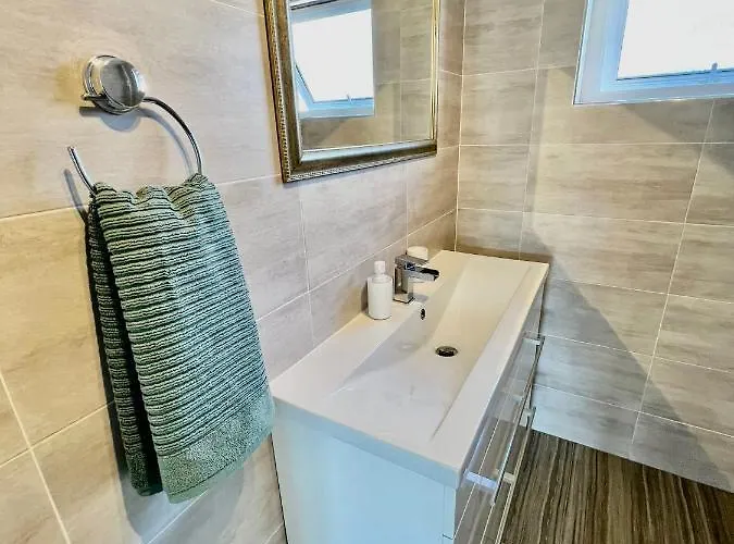 Allenby Walk Private In A 4 Bed Shared House Δωμάτια σε οικογενειακή κατοικία