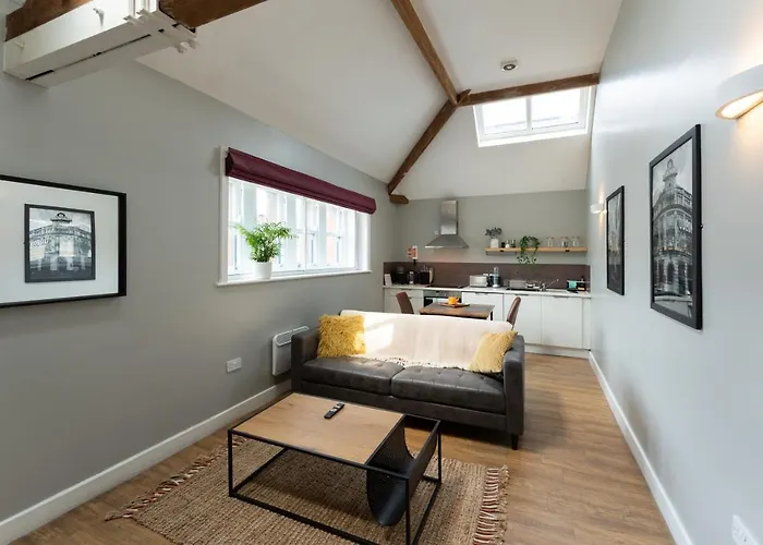 High Street Town House Aparthotel 4*