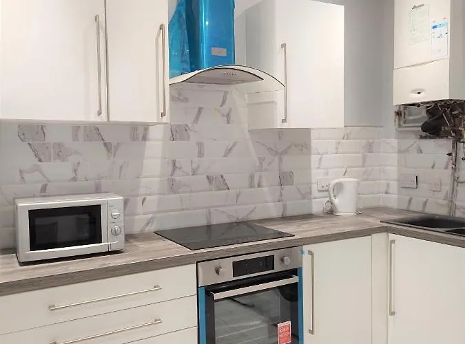 Apartment Newly Refurbished 2- Bed Stylish *